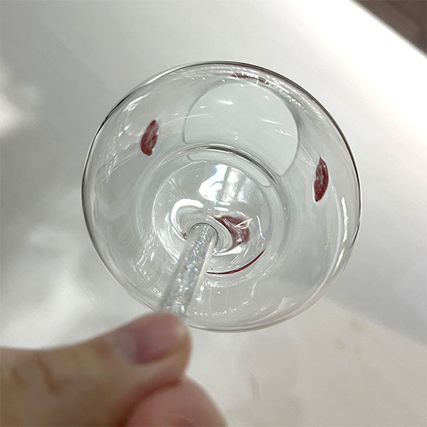 Бокал на ножке с изображением красных губ (8)