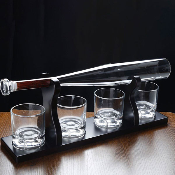 Бутылка в форме бейсбольной биты (8)