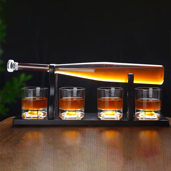 Бутылка в форме бейсбольной биты (9)