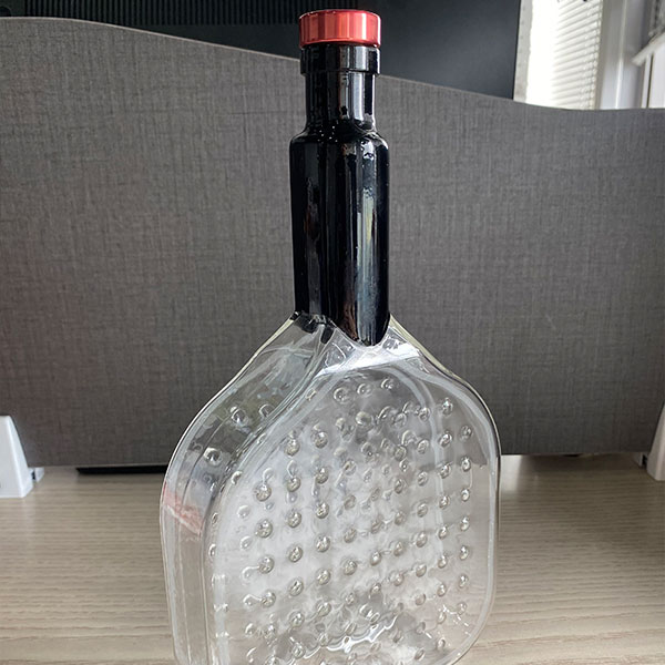 Винная бутылка в форме ракетки (3)