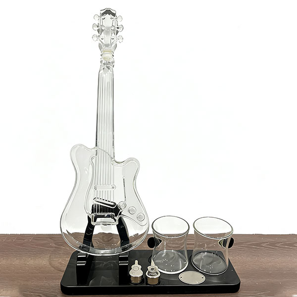 Набор винных аксессуаров в форме гитары (1)